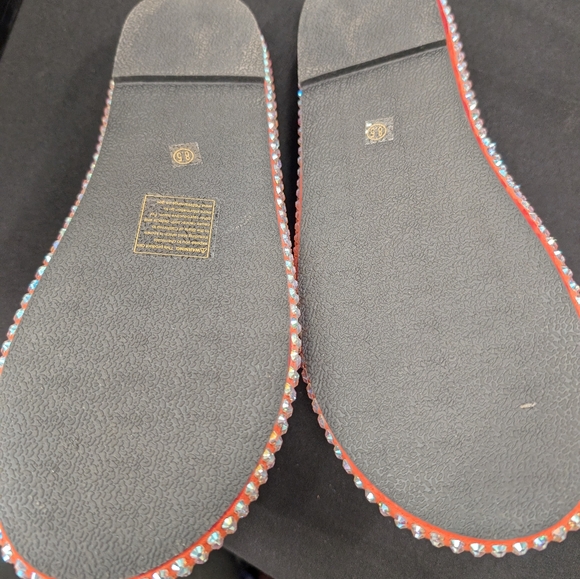 Cape Robbin Slides - Picture 4 of 5